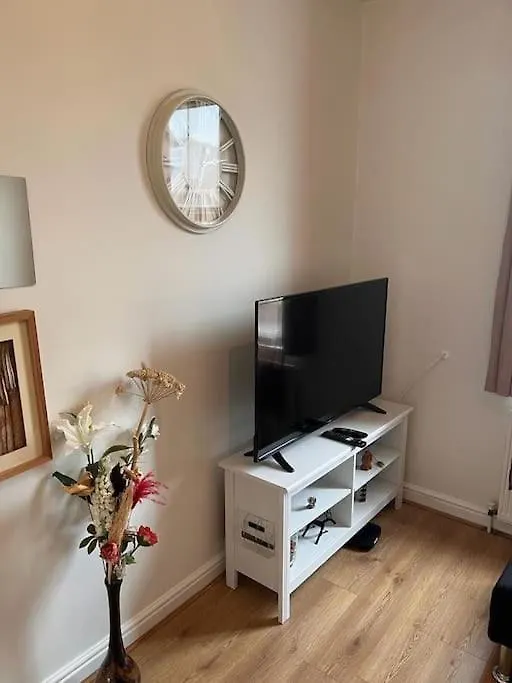 2 Bed Flat In Canning Town London