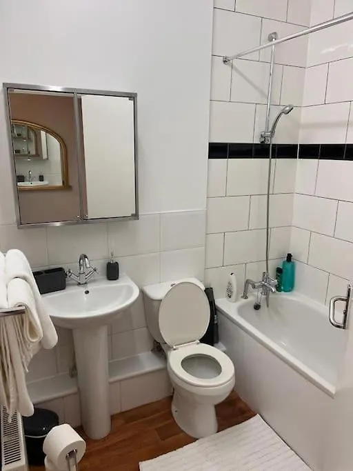 2 Bed Flat In Canning Town London Apartment