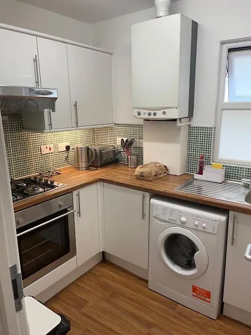 2 Bed Flat In Canning Town London
