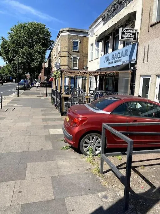 2 Bed Flat In Canning Town London